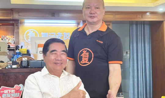 方燦成將軍率團(tuán)探訪(fǎng)復(fù)記老友柬埔寨1號(hào)店：一碗老友粉，架起中柬文化橋梁